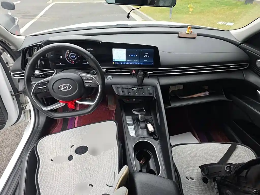 Hyundai Elantra — фото 9