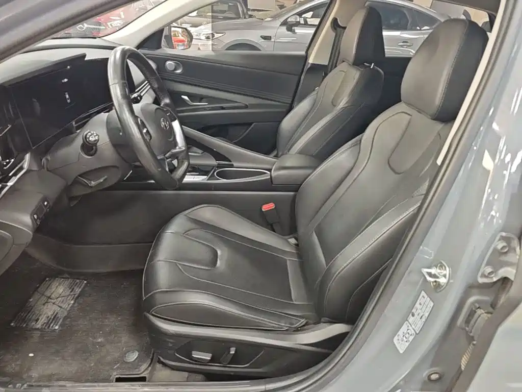 Hyundai Elantra — фото 14