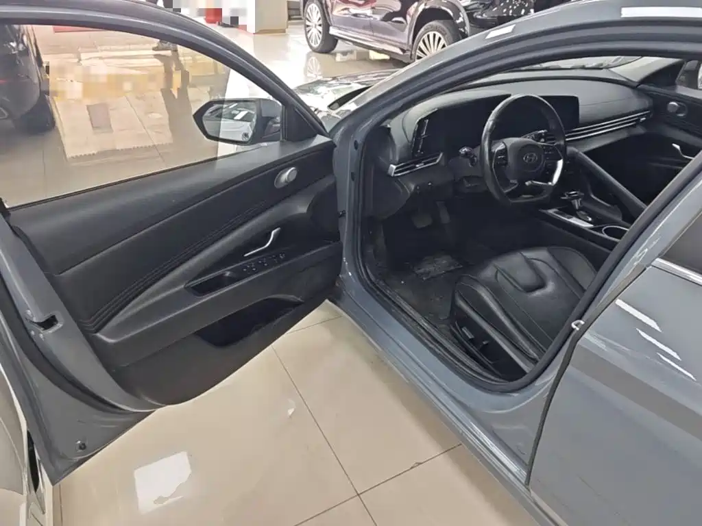Hyundai Elantra — фото 15