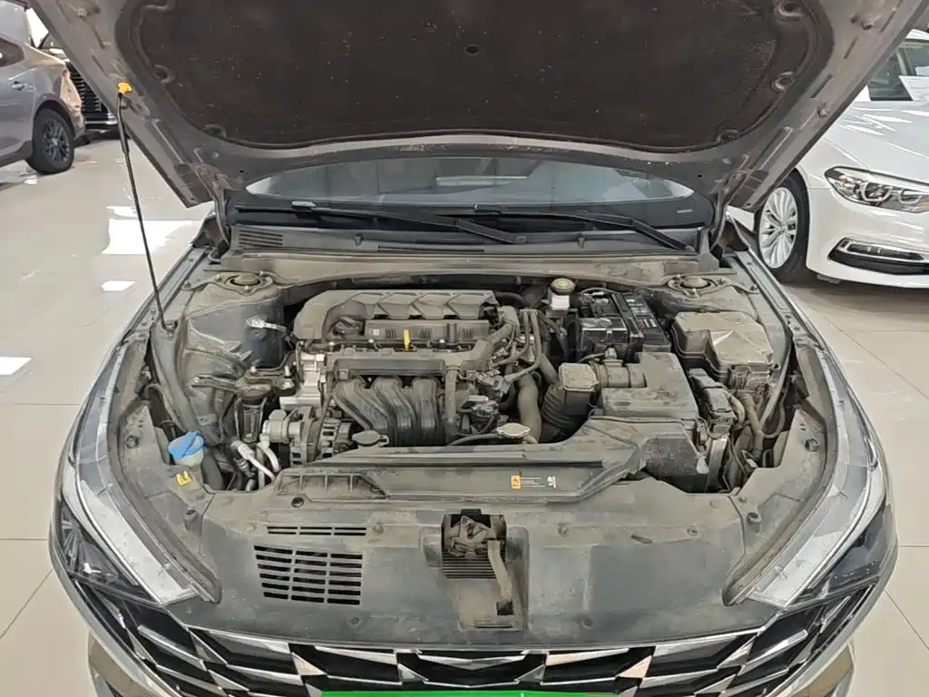 Hyundai Elantra — фото 19