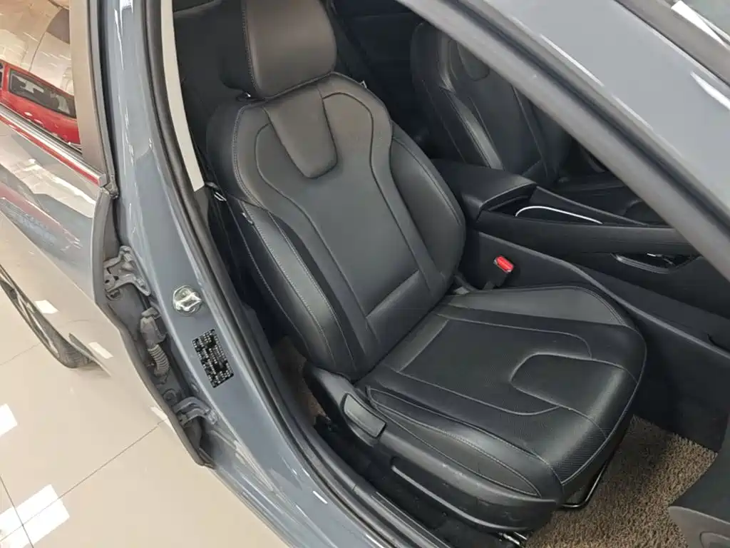 Hyundai Elantra — фото 24