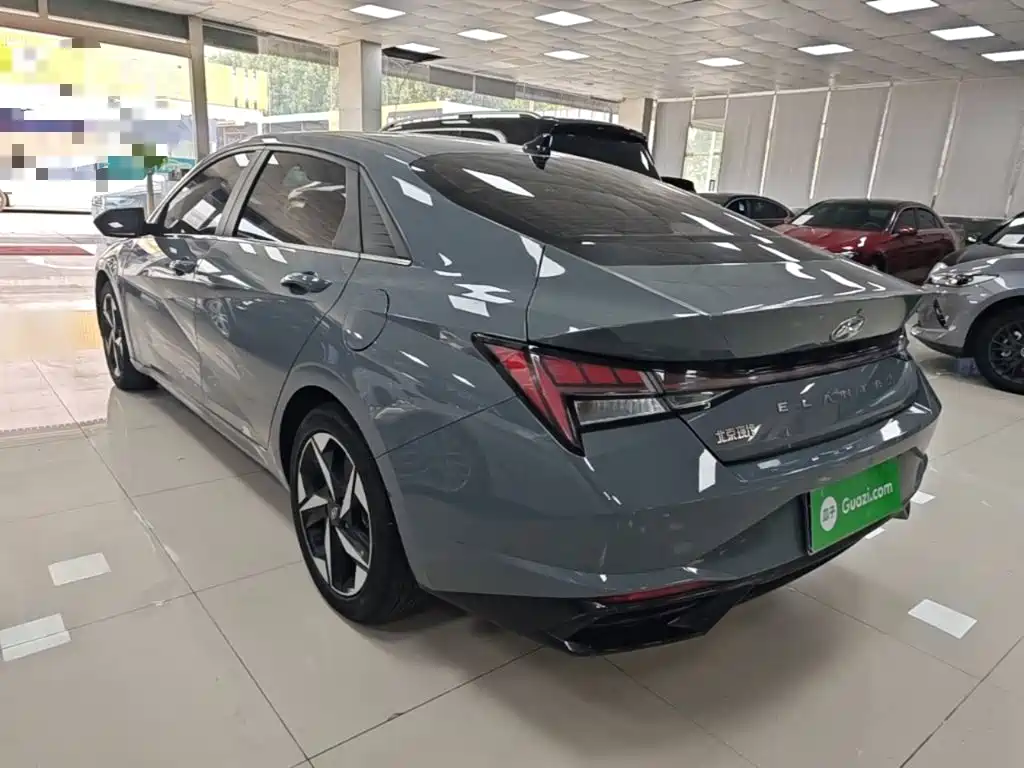 Hyundai Elantra — фото 4