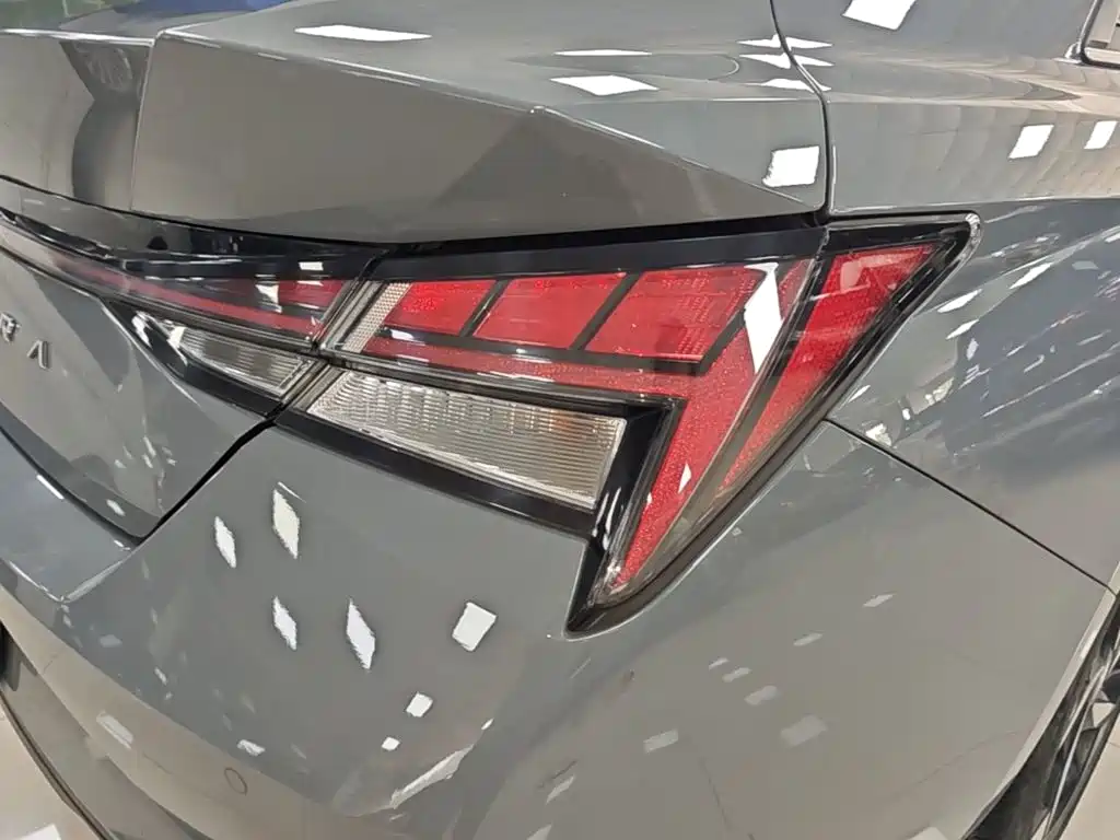 Hyundai Elantra — фото 7