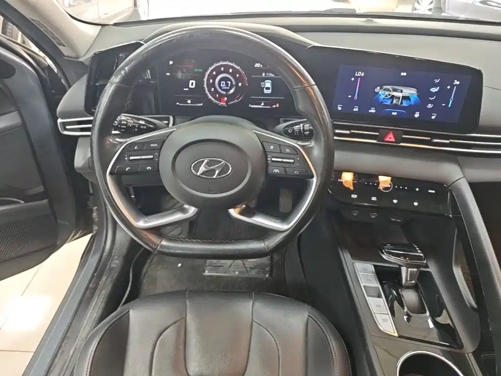 Hyundai Elantra — фото 10
