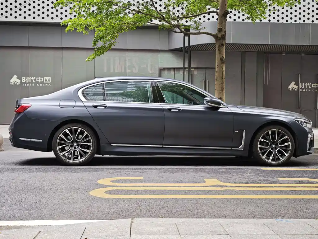 BMW 7 Series — фото 13