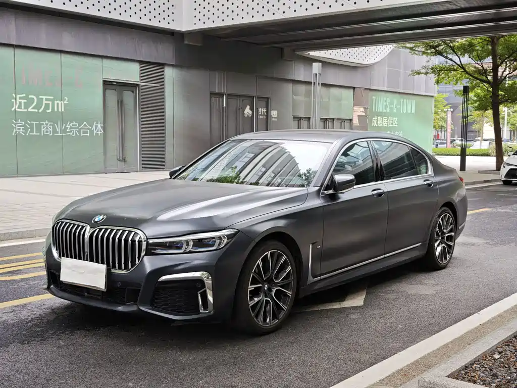 BMW 7 Series — фото 1