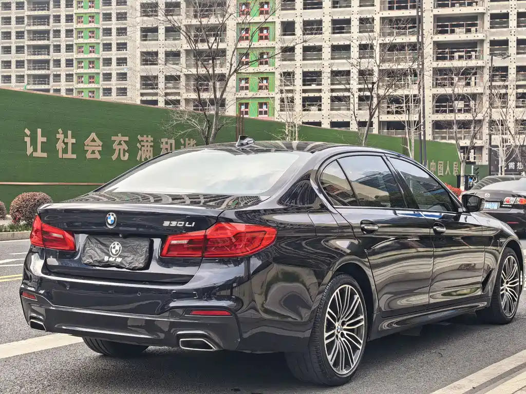 BMW 5 Series — фото 15
