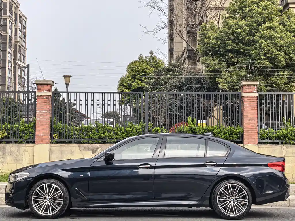 BMW 5 Series — фото 4