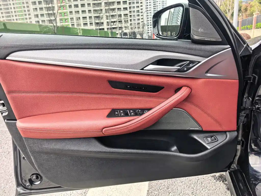 BMW 5 Series — фото 10