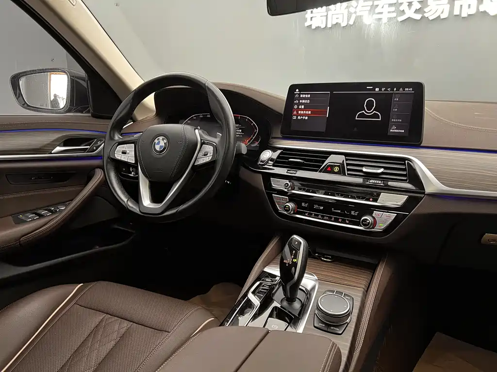 BMW 5 Series — фото 14