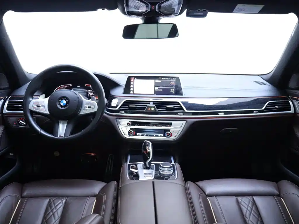 BMW 7 Series — фото 13