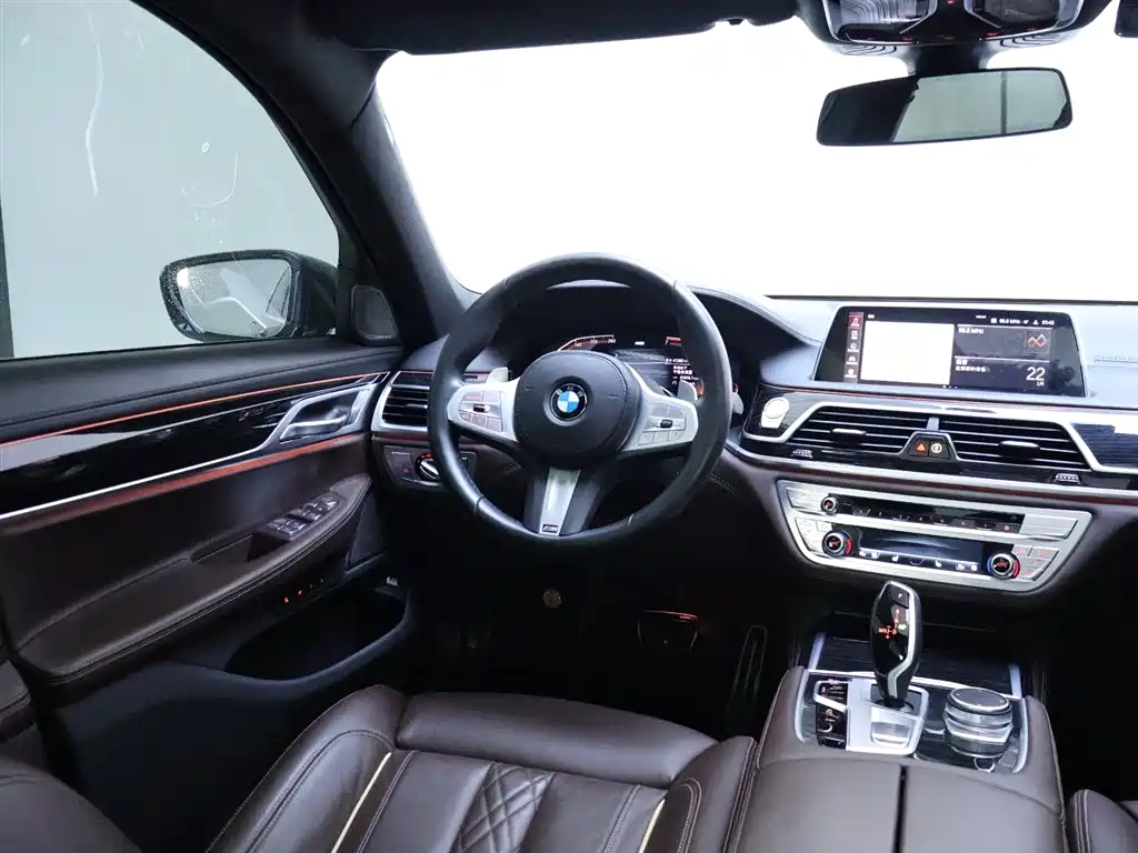 BMW 7 Series — фото 14