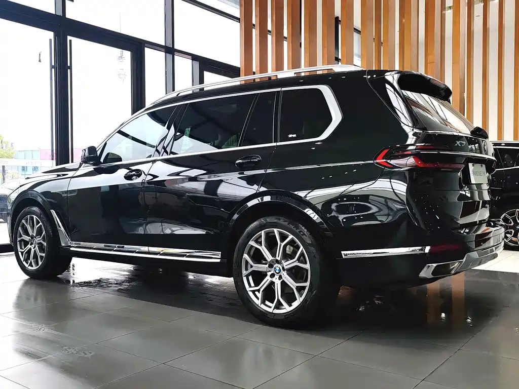 BMW X7 — фото 7