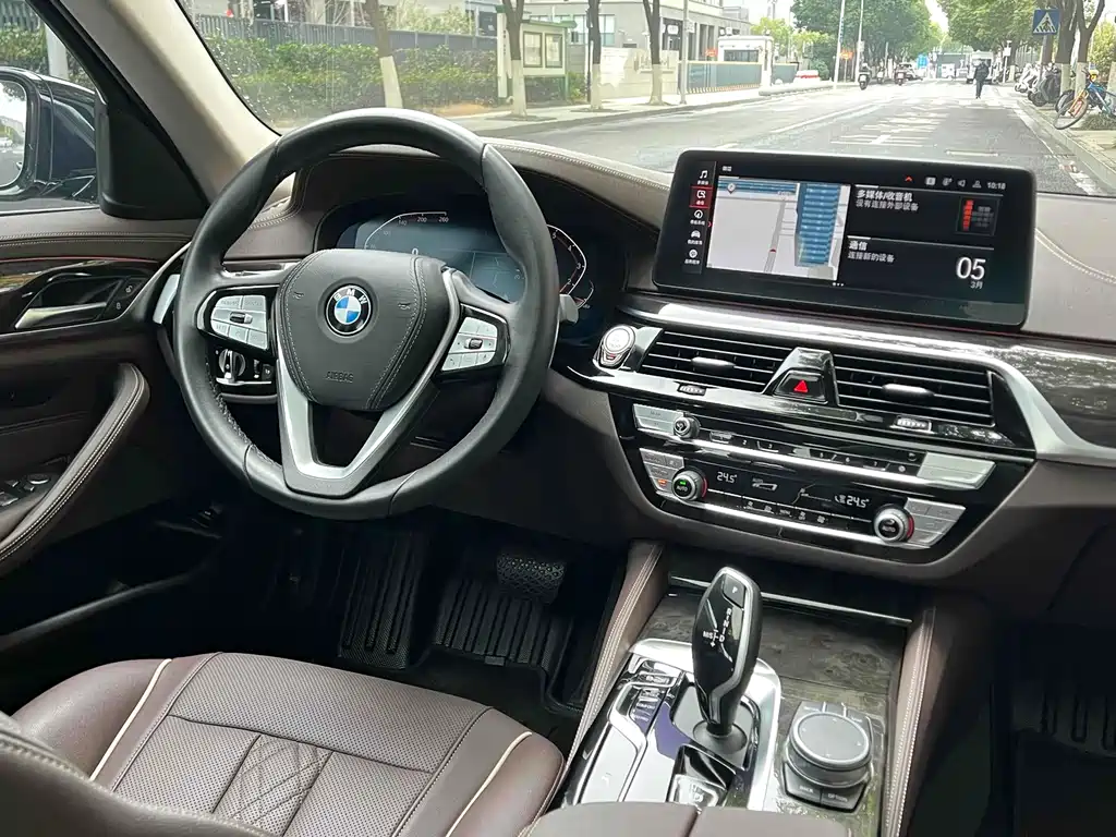 BMW 5 Series — фото 14