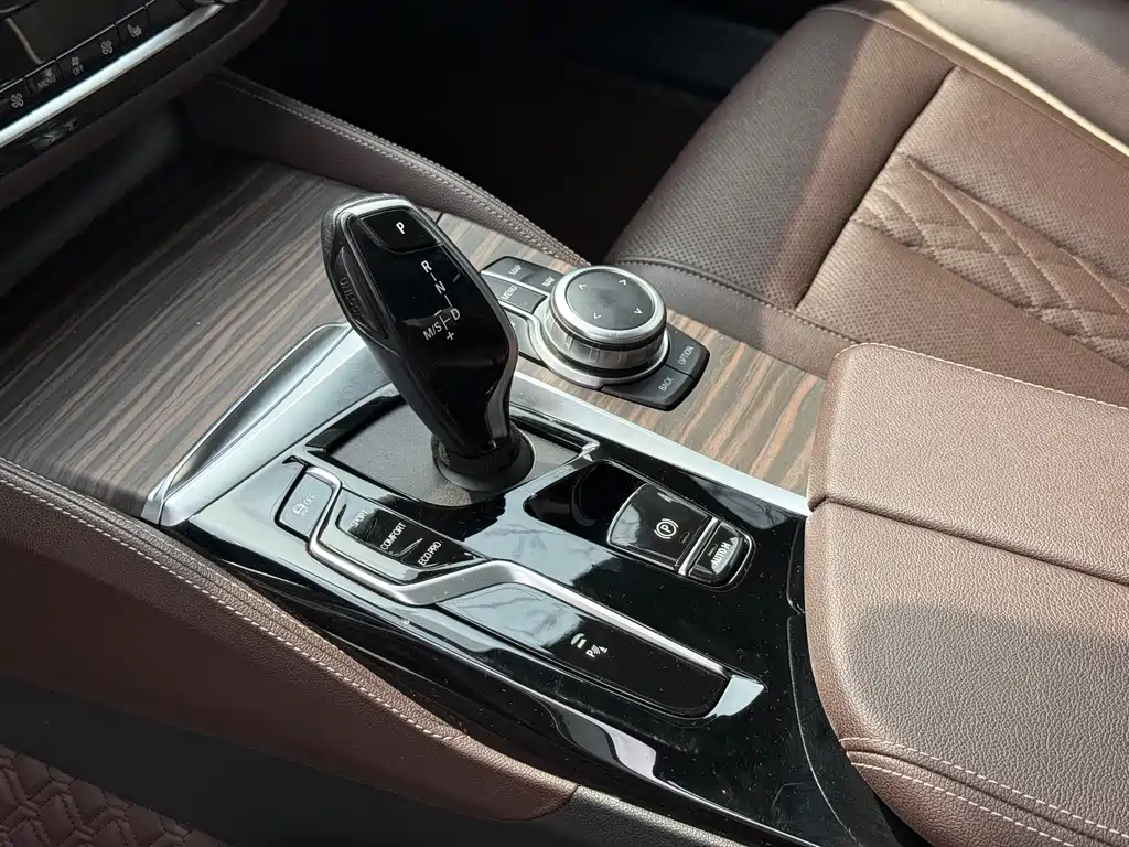 BMW 5 Series — фото 15