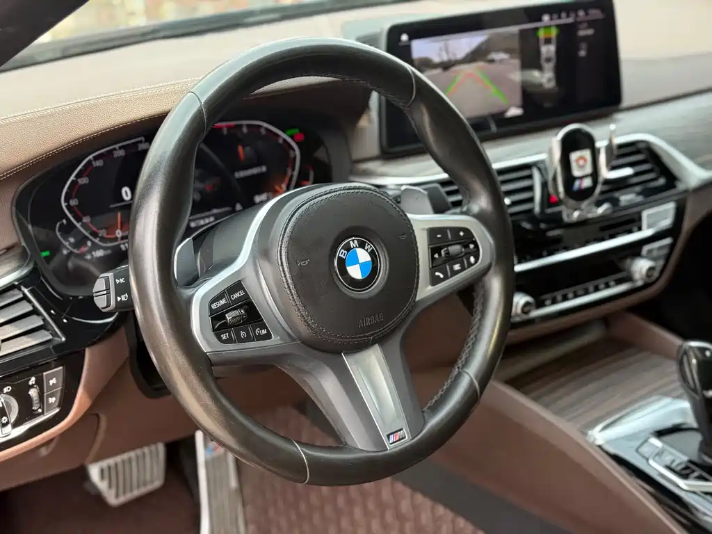 BMW 5 Series — фото 21