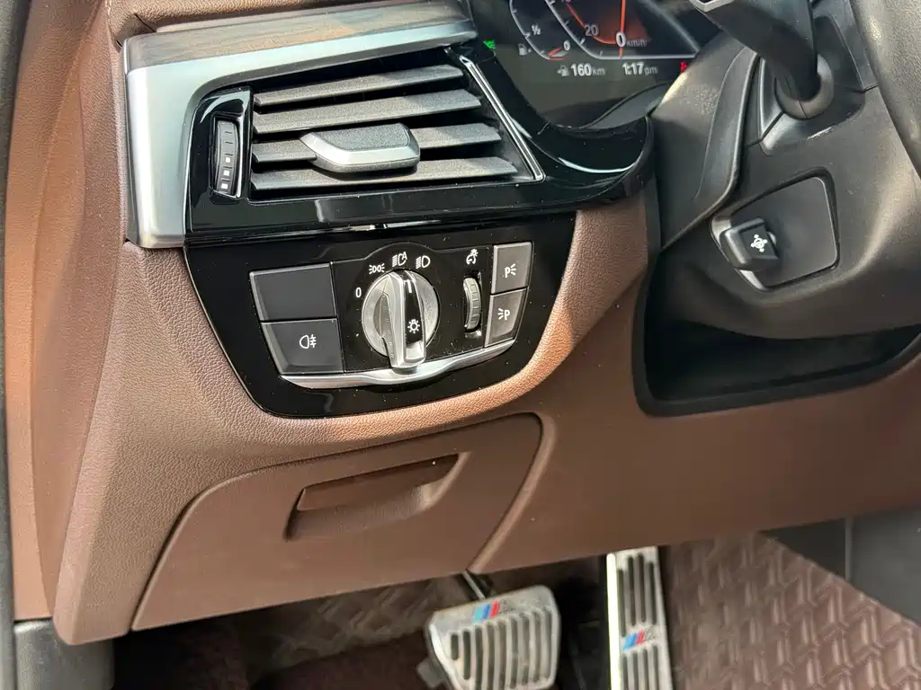BMW 5 Series — фото 22