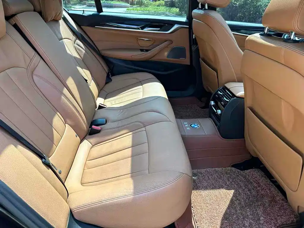BMW 5 Series — фото 11