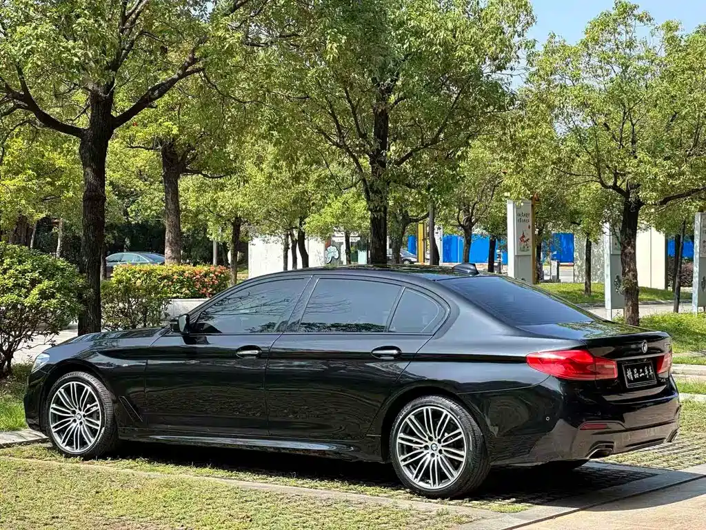 BMW 5 Series — фото 15