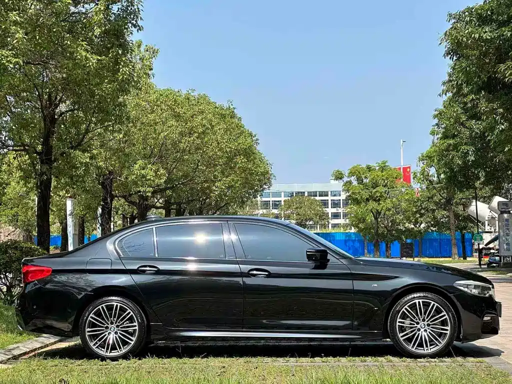 BMW 5 Series — фото 4