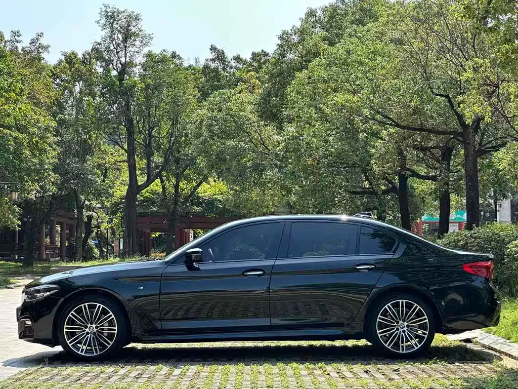 BMW 5 Series — фото 5