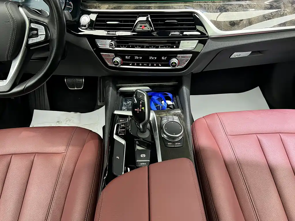 BMW 5 Series — фото 11