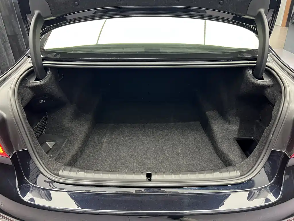 BMW 5 Series — фото 13