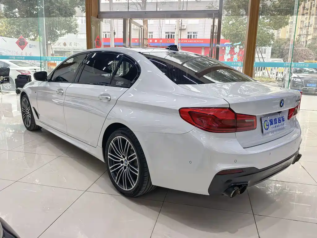 BMW 5 Series — фото 4