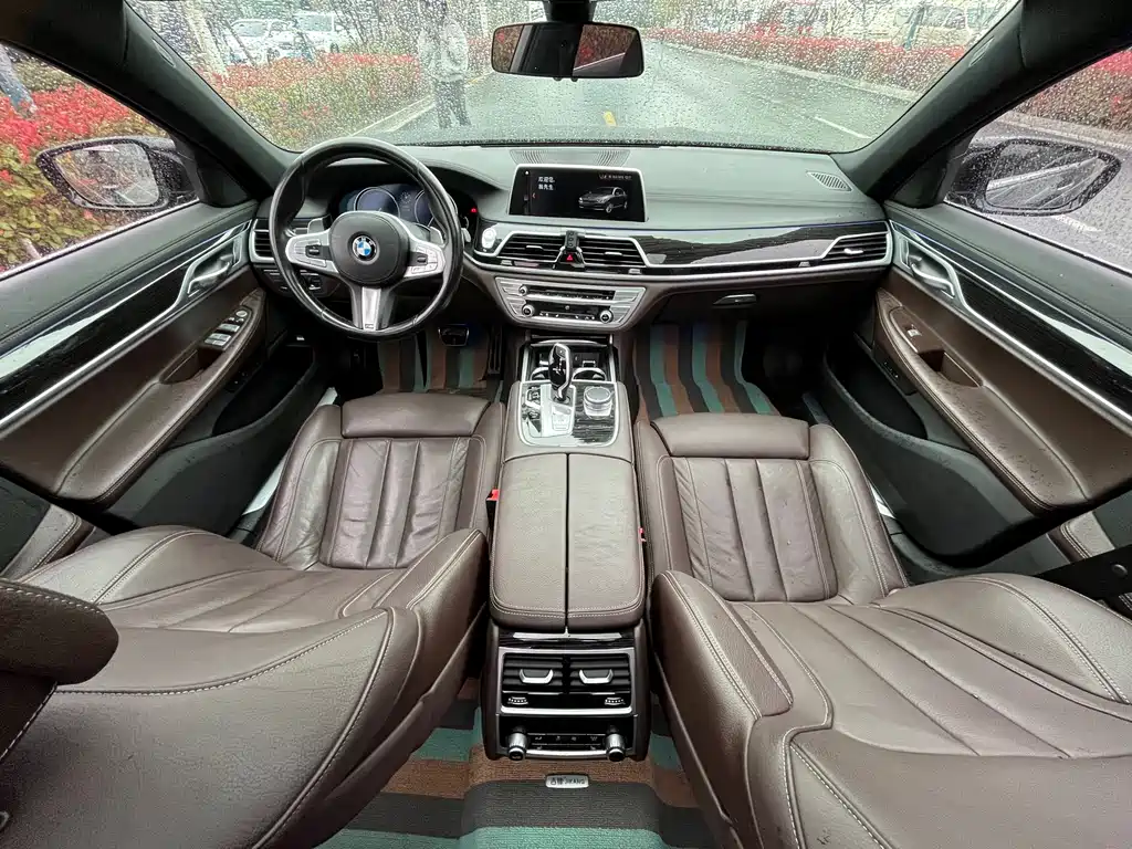 BMW 7 Series — фото 13