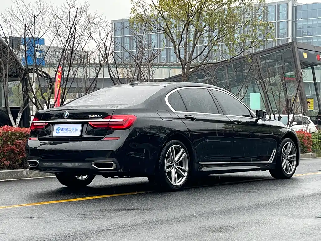 BMW 7 Series — фото 3