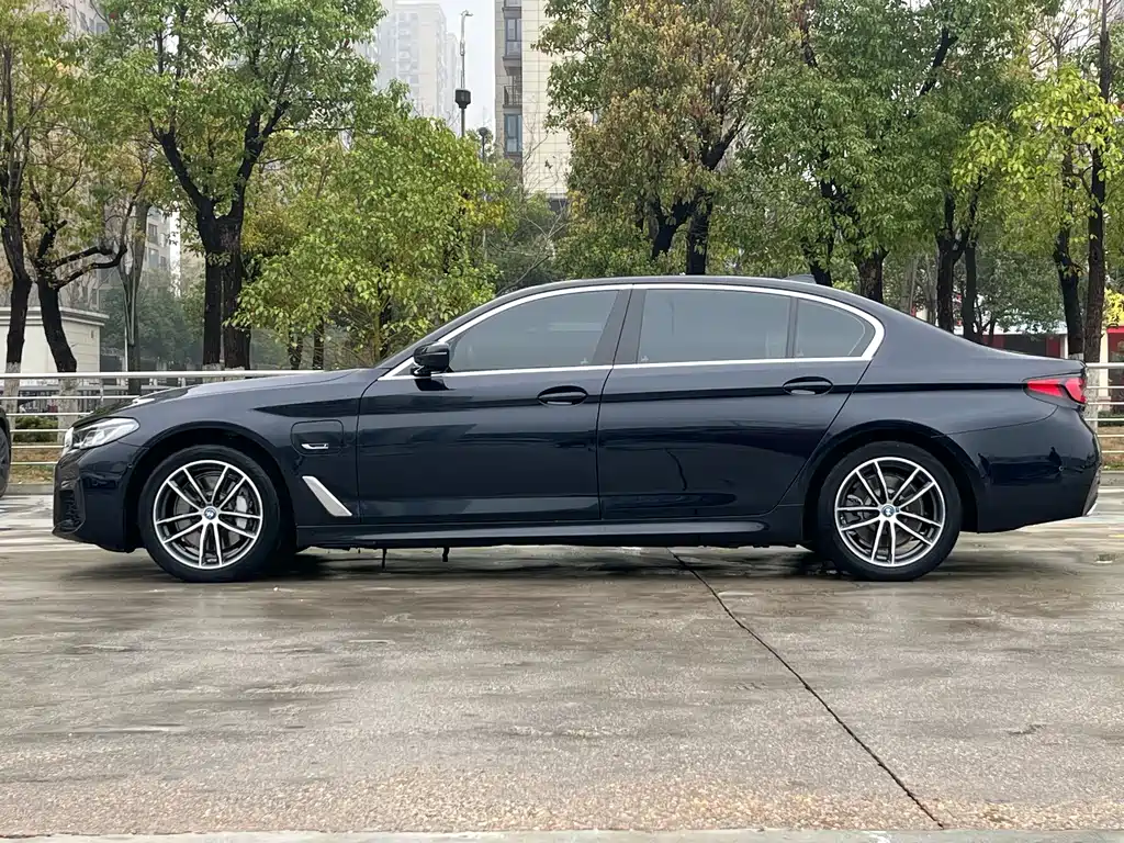 BMW 5 Series New Energy — фото 3