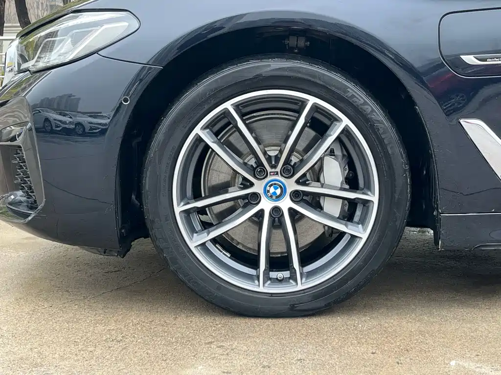BMW 5 Series New Energy — фото 7