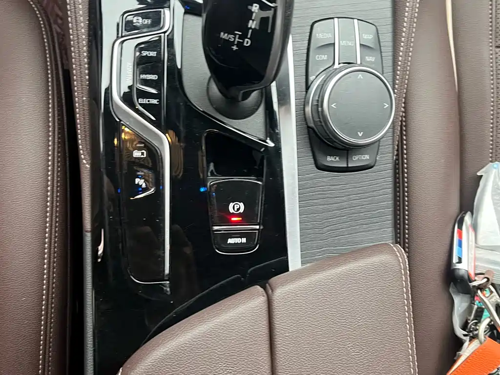 BMW 5 Series New Energy — фото 10