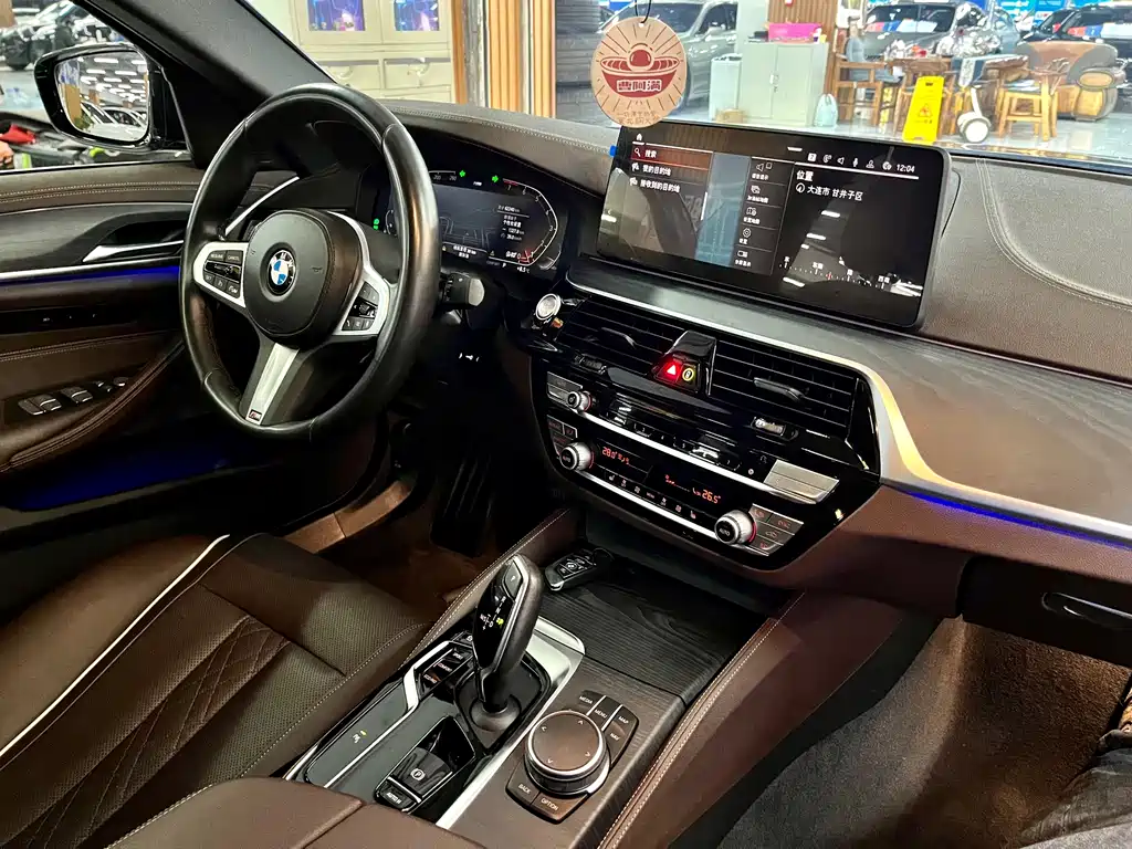 BMW 5 Series — фото 15