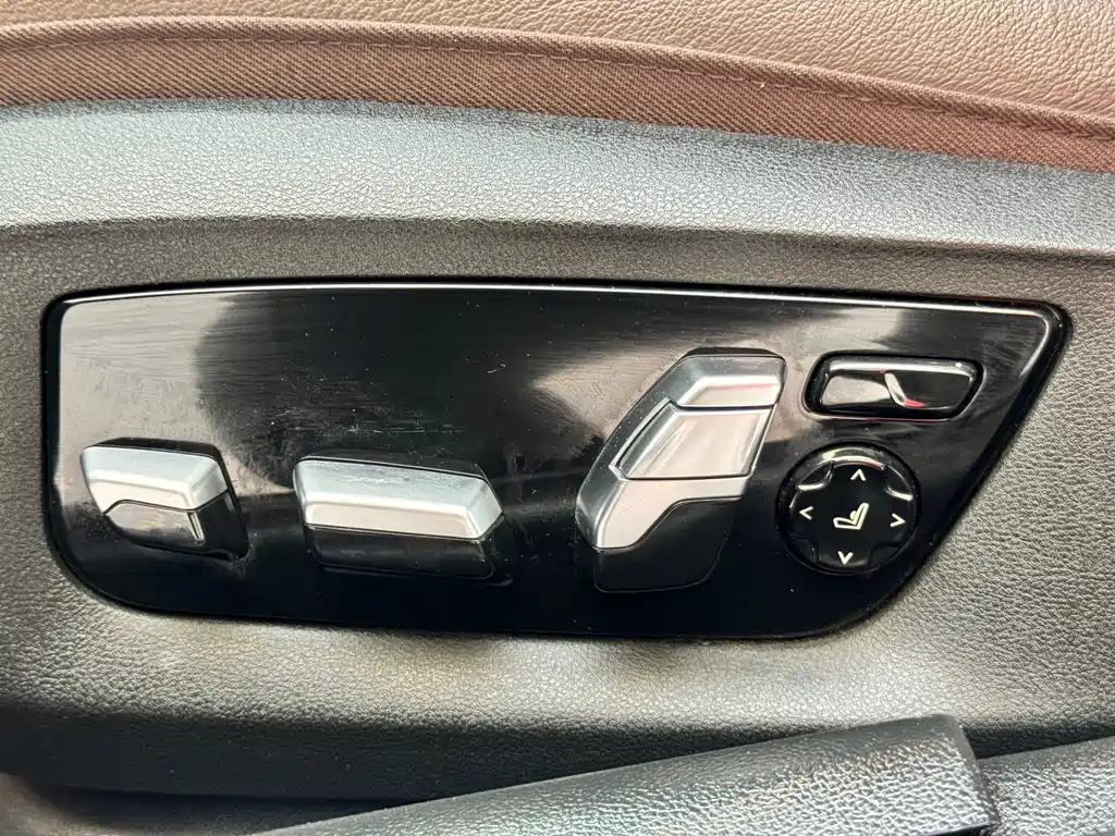 BMW 5 Series — фото 18