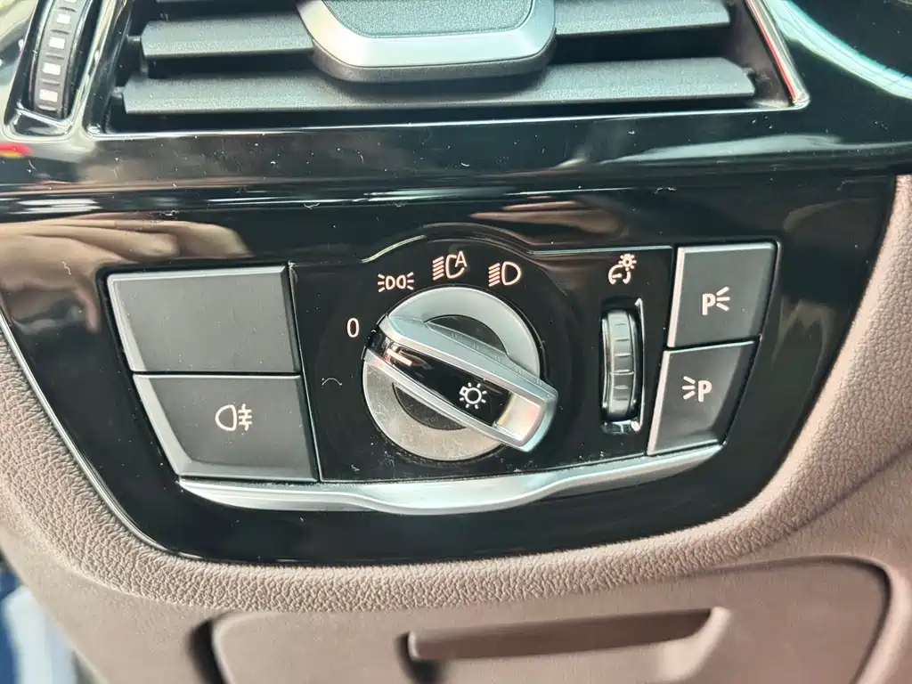 BMW 5 Series — фото 19