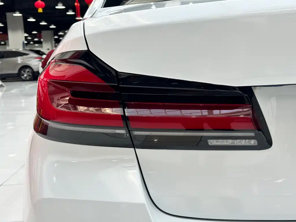 BMW 5 Series — фото 10