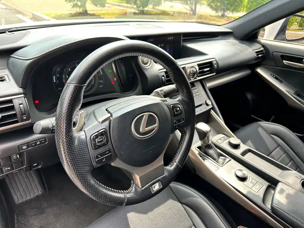 Lexus IS — фото 11