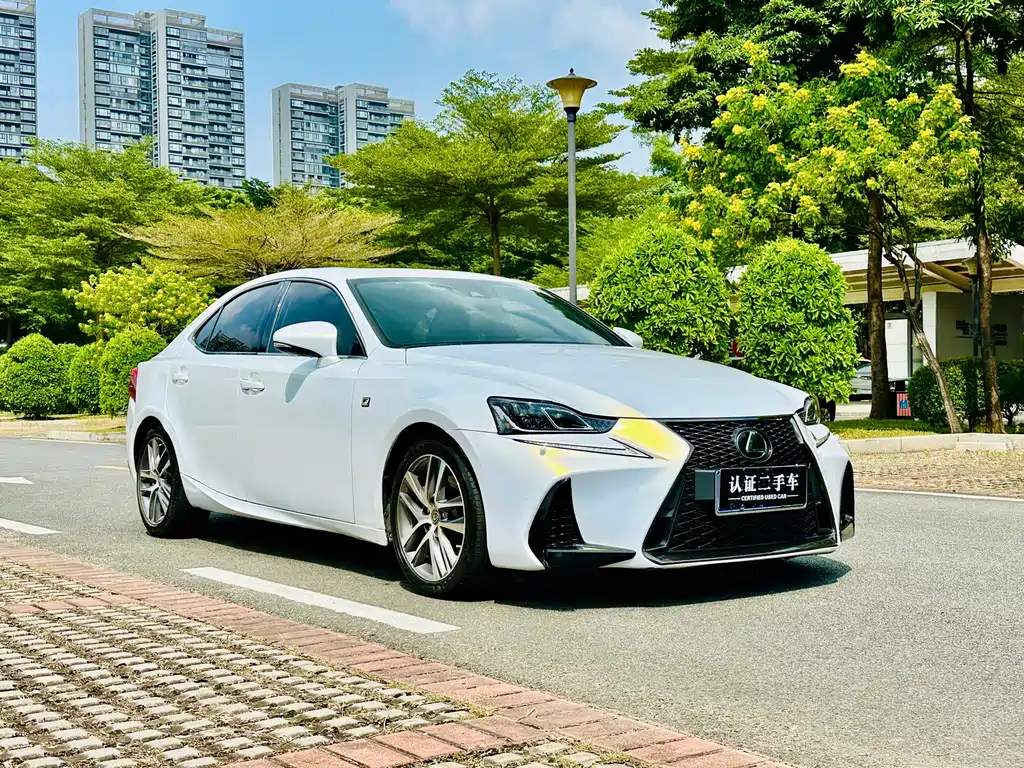 Lexus IS — фото 4