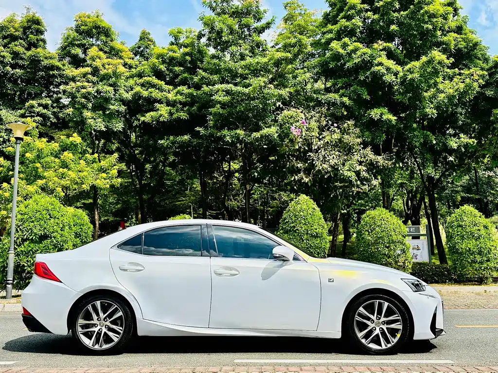 Lexus IS — фото 5