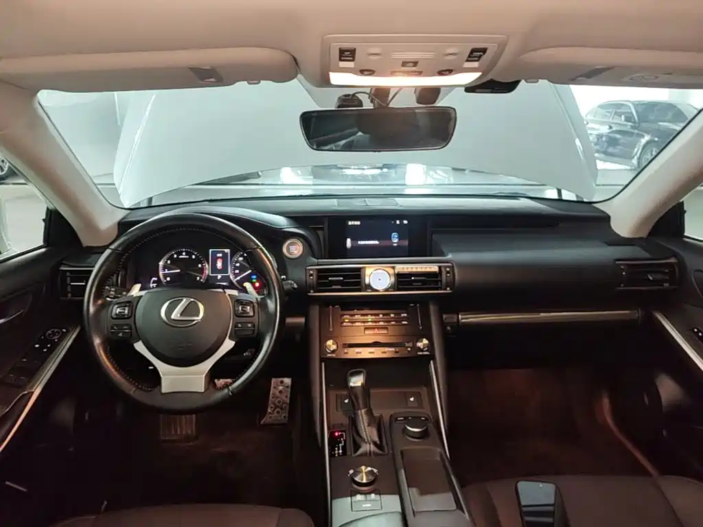 Lexus IS — фото 9