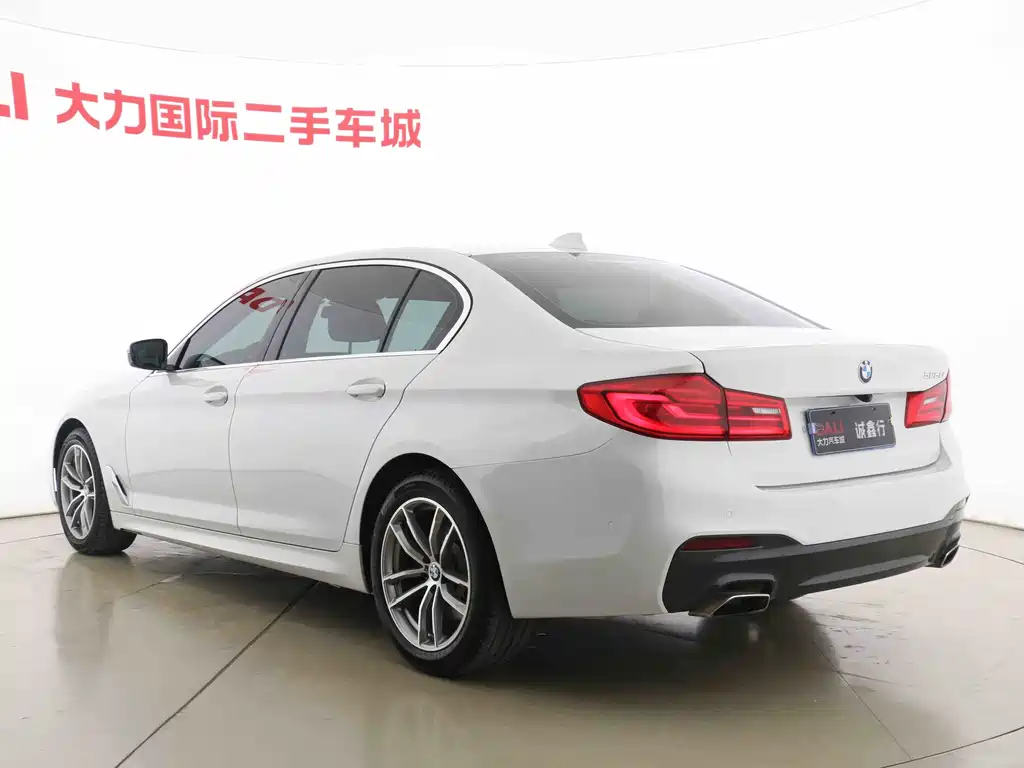 BMW 5 Series — фото 14