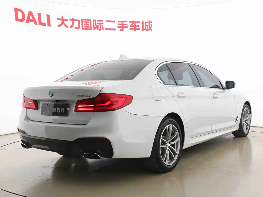 BMW 5 Series — фото 15