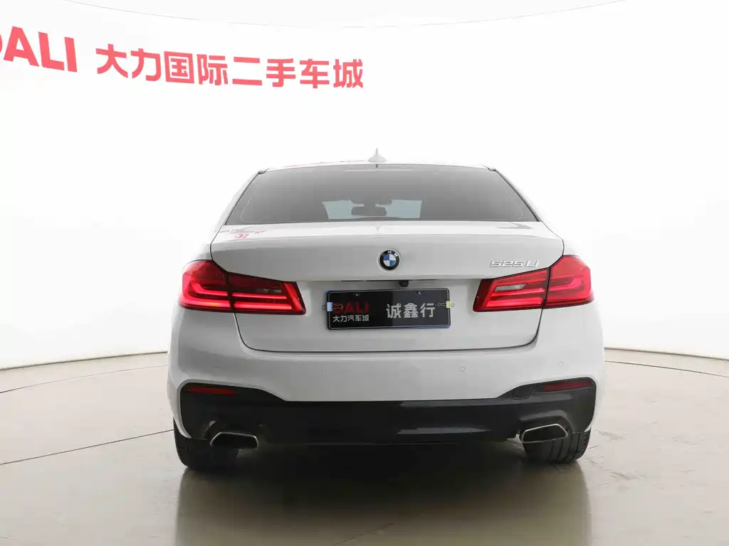 BMW 5 Series — фото 16