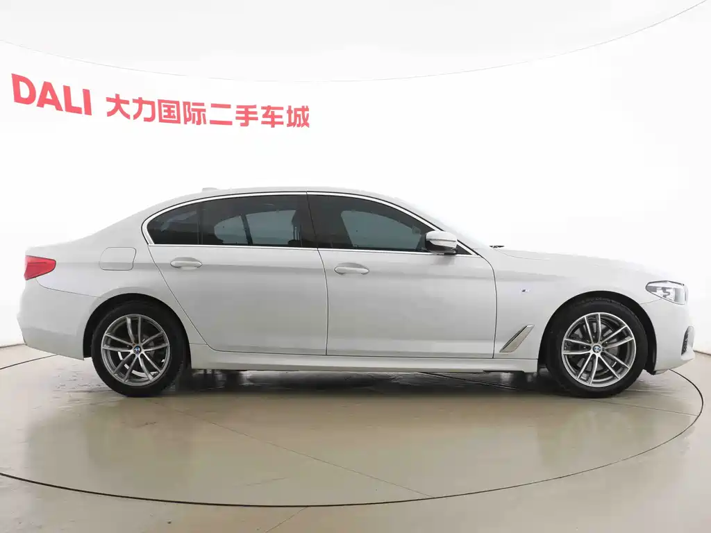 BMW 5 Series — фото 4
