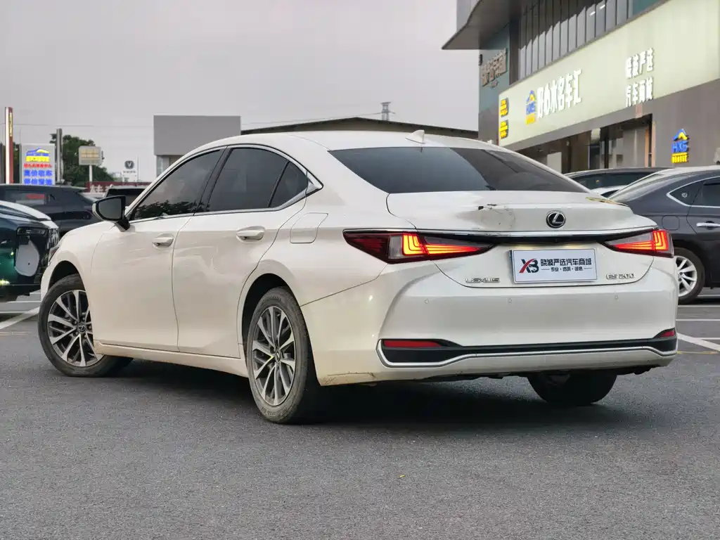 Lexus ES — фото 6