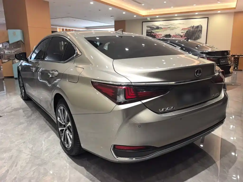 Lexus ES — фото 4