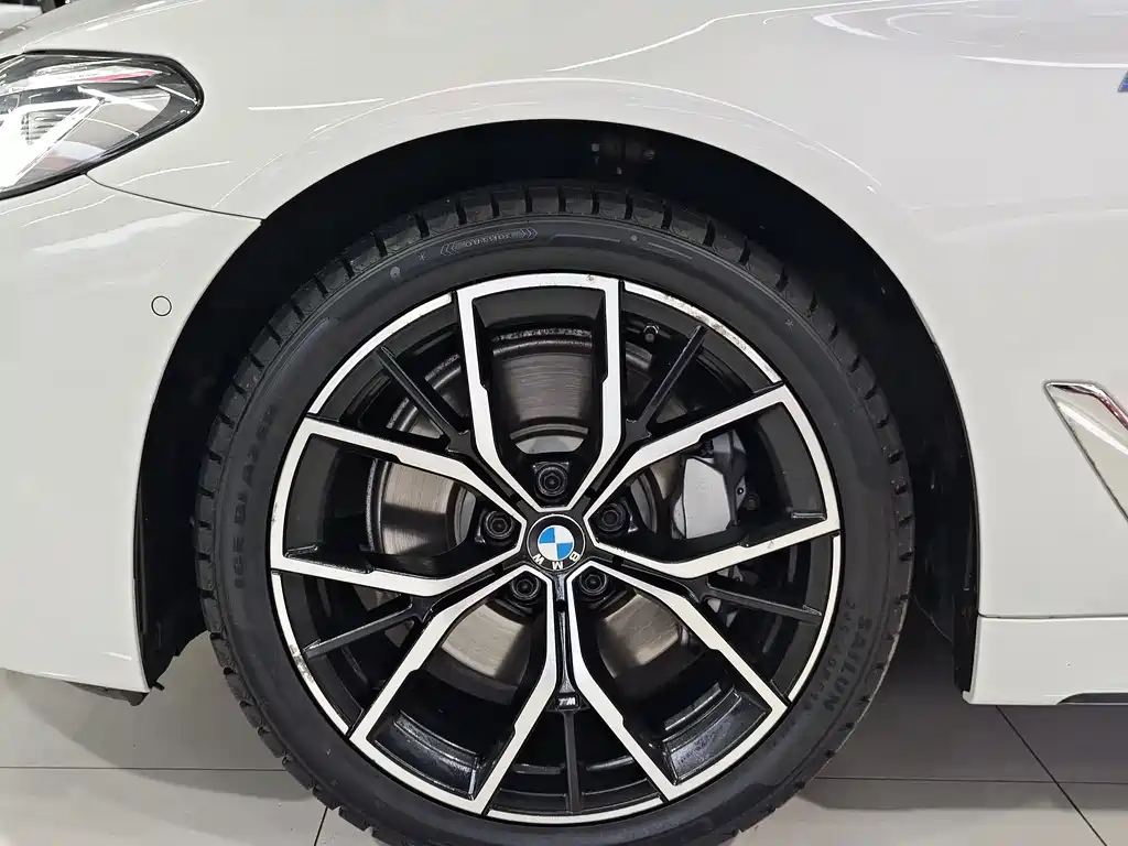 BMW 5 Series — фото 13