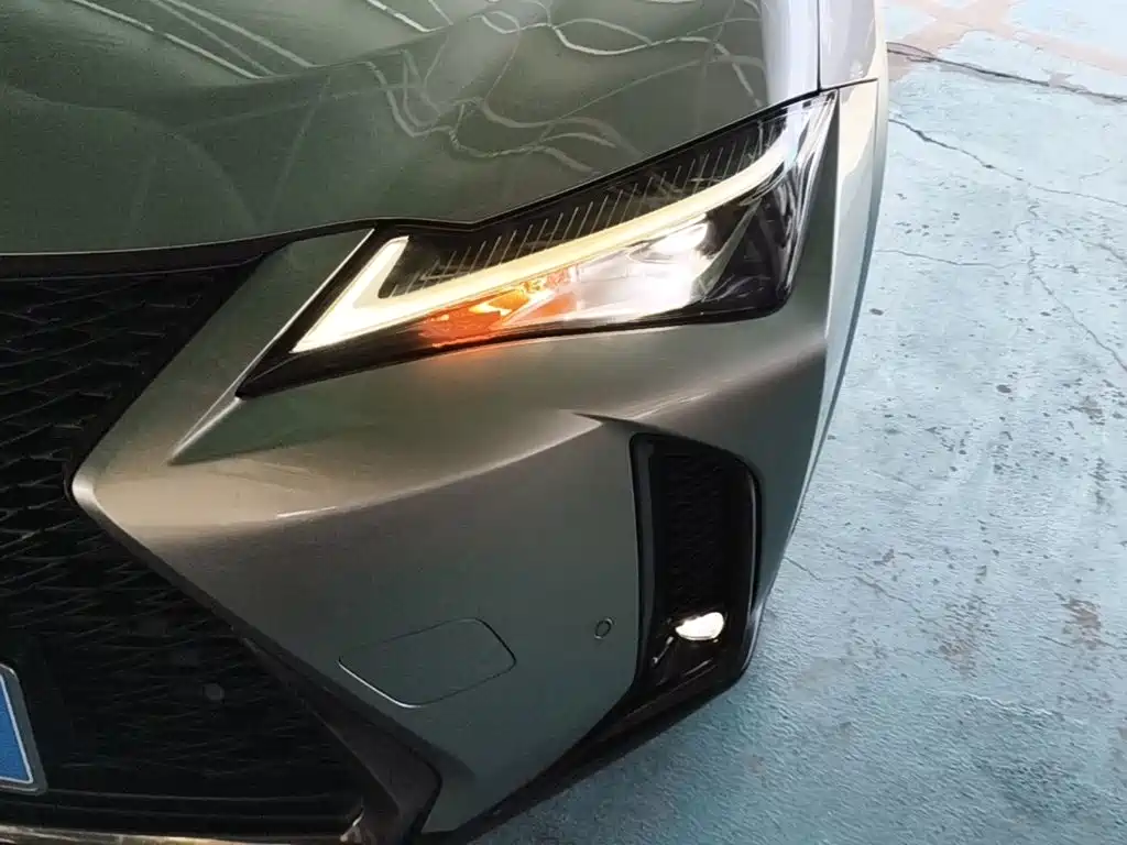 Lexus UX — фото 23