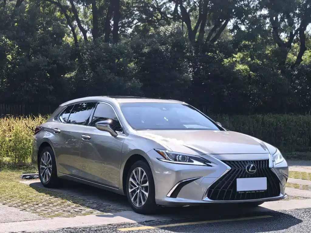 Lexus ES — фото 3